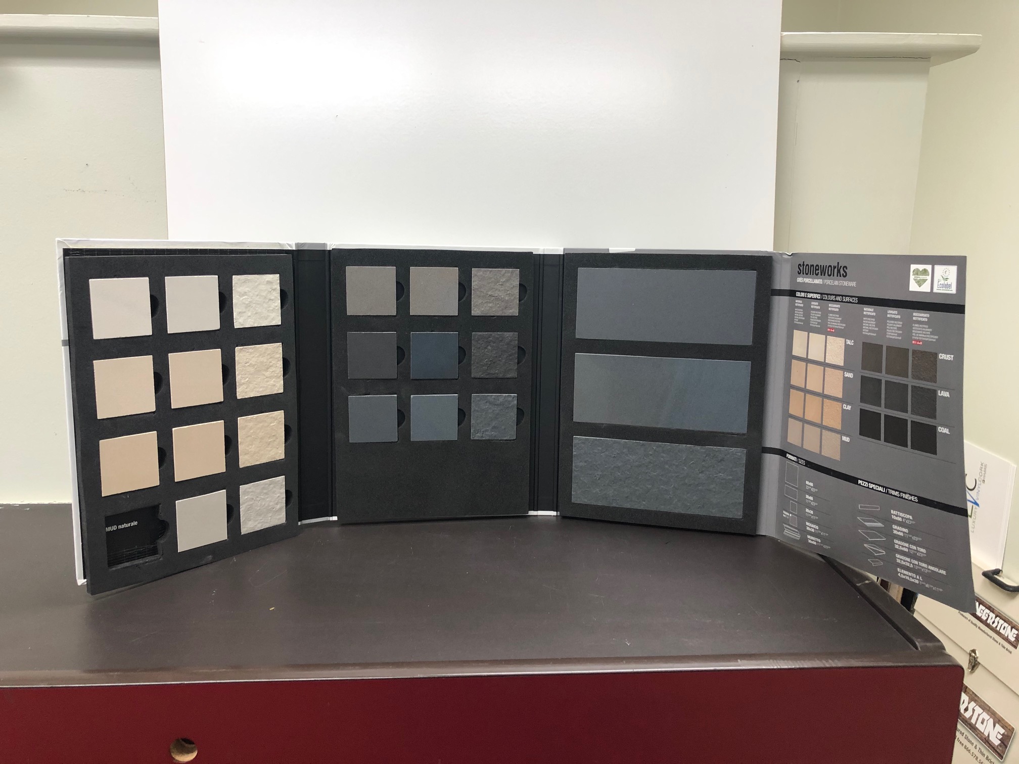 STRAP SETS AND BINDERS - PrintArt is the national industry leader in Sample Boards, Die Cutting, Laminating, Logistics, Assembly and an extensive Printing Solutions.